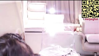 Gái xinh thủ dâm lên đỉnh VÀ bắn nước