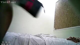 Em chạy show không kịp mặc quần lót