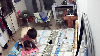Tranh thủ buổi cuối tuần con về nhà nội chơi 2 vk ck địt cho dễ ngủ😁, ai dè lộ clip
