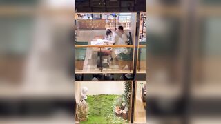 Đang học mà thằng bạn cứ móc