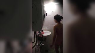 Quay Trộm Em Xóm Trọ Vừa Tắm Vừa Hát Vui Vẻ