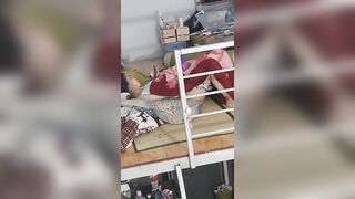 Nên làm gì đây các bác?? Ngủ dậy thấy em gái mình nằm thủ dâm