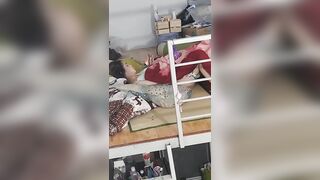 Nên làm gì đây các bác?? Ngủ dậy thấy em gái mình nằm thủ dâm