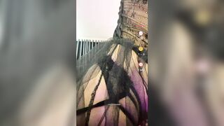 Hot tiktoker Linh Nhi 206 bị fan quay video thủ dâm vì quên đeo mặt nạ