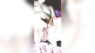 Em Gái ở nhà một mình nứng lồn quá thủ dâm sướng chảy nước lồn