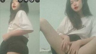 Clip Sexx Nguyễn Linh Nhi 2ka8 Gái Teen Thủ Dâm Trong Phòng Ngủ
