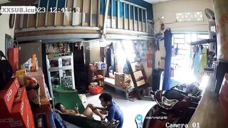 Hack camera quay lén anh công nhân vụng trộm với chủ nhà