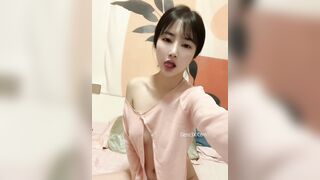 Lồn Đẹp Không Ai Địt Làm Em Phải Tự Sướng