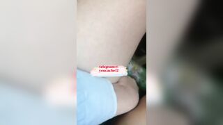 CON EM GÁI 0 LÔNG MÀ NÓ THỦ BẰNG DƯA RỒI CHO THAWNHF ANH TRAI ĂN