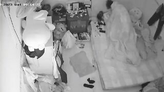 2 em học sinh canh bố mẹ vắng nhà dẫn nhau về dạy địt nhau vô tình bị check cam thấy