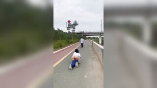 Em học sinh nghiện public móc lồn sau ông già