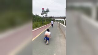 Em học sinh nghiện public móc lồn sau ông già