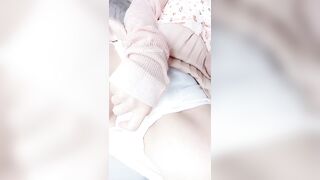 Lộ Clip Sex Móc Lồn Gái Xinh Tự Quay Trong Điện Thoại Cá Nhân