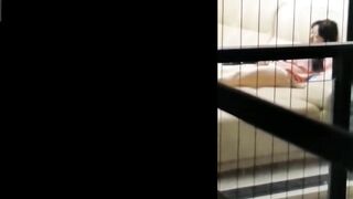 Quay lén em gái xem sex thủ dâm kế bên cực nứng