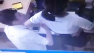 Nam Quản Lý Móc Lốp Em Nhân Viên Thế Giới Di Độngg