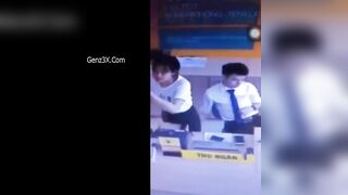 Nam Quản Lý Móc Lốp Em Nhân Viên Thế Giới Di Độngg