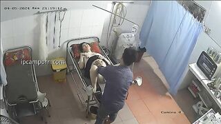 Chị bầu khám thai