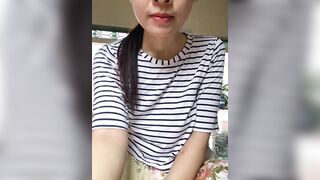 Cô Nội Trợ Show Vú Kiếm Tiền Trên App Sex