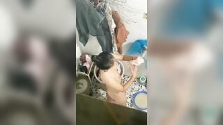 2mẹ con hôm nay tắm trung