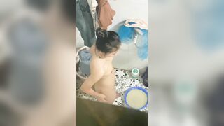2mẹ con hôm nay tắm trung