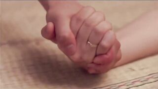 Thanh niên vô sinh không làm gì được cho vợ, phải nhờ đến anh hàng xóm qua giúp