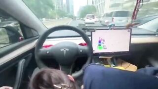 Vừa lái xe vừa đụ em rau sạch