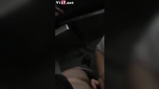 Ưu điểm: vú to nhìn mà muốn bay vào bú. Nhược điểm vú thâm
