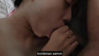 Em đang ngủ cũng bắt bú