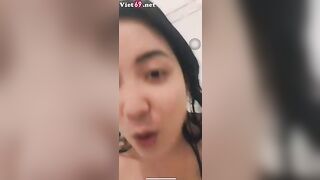 Em gái răng khểnh bị bạn trai gọi cam khoe hàng tung lên mạng