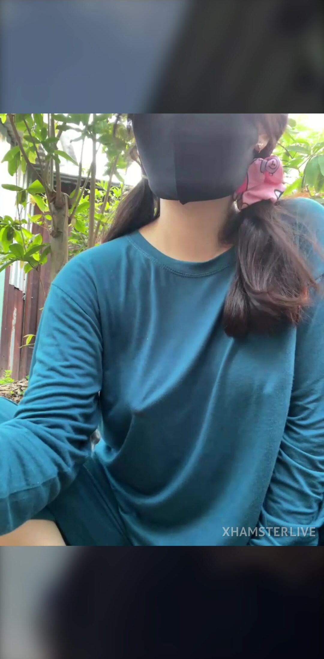 Cô bé nứng l