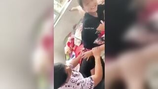 Nữ Sinh Để Đám Bạn Hiếp Dâm Trong Bất Lực