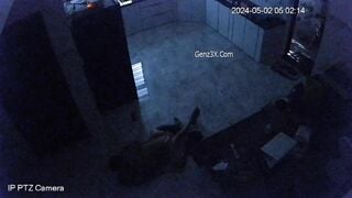 Bố Dượng Đang Địt Chị Gái Thì Em Gái Trong Phòng Bước Raa