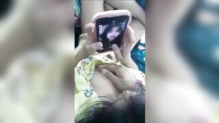 Cho em mượn điện thoại là em cho anh địt nha
