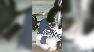 Dụ con em họ ra cầu thang chung cư sục đến xuất tinh vào mồm