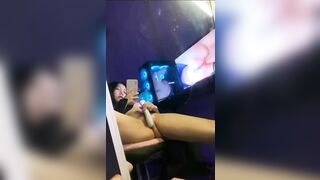Em gái vừa xem sex vừa thủ dâm thì anh vào cực dâm