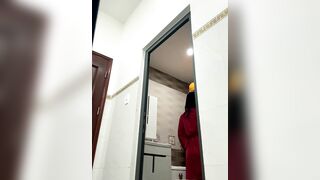 Cô chủ dâm đãng gạ phá trinh anh thợ điện