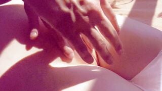 Mát-xa gợi cảm với âm vật cực khoái để có một âm hộ khít khao hoàn hảo