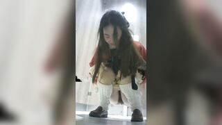 Em gái xinh như thiên thần đi wc