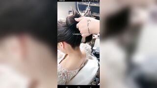 Cô dâu đi makeup mà quên mặc áo ngực