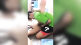 Chị gáii lồn cực rộng. Em trái đút cả bàn tay vào lồn