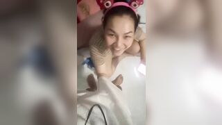 cho em hàng xóm mượn điện thoại học bài và được em nó bú cu
