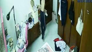 hack cam quay lén bé nữ sinh hàng xóm thay đồ