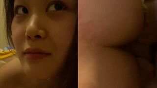 Liếc Nhìn Người Yêu Vì Lần Đầu Bị Yêu Cầu Bú Cuu
