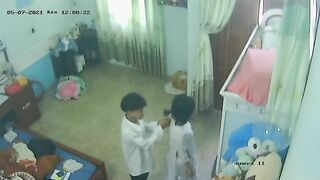 HAI CHỊ EM LOẠN LUÂN TẠI NHÀ