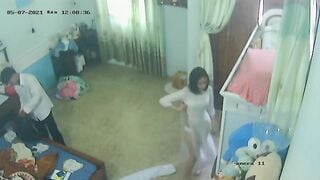 HAI CHỊ EM LOẠN LUÂN TẠI NHÀ
