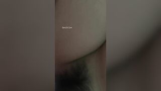 Chơi Cái Lồn Ướt Nhẹp Đầy Lông Của Em Hàng Xóm Dâm Đãng