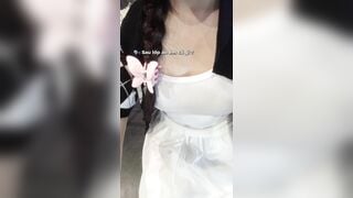 Sau lớp áo em có gì