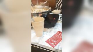 Đi ăn không mặc quần lót
