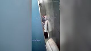 Quay lén các em gái xinh Trung Quốc giải quyết nỗi buồn