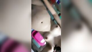 Em nữ sinh miền Tây trong phòng tắm